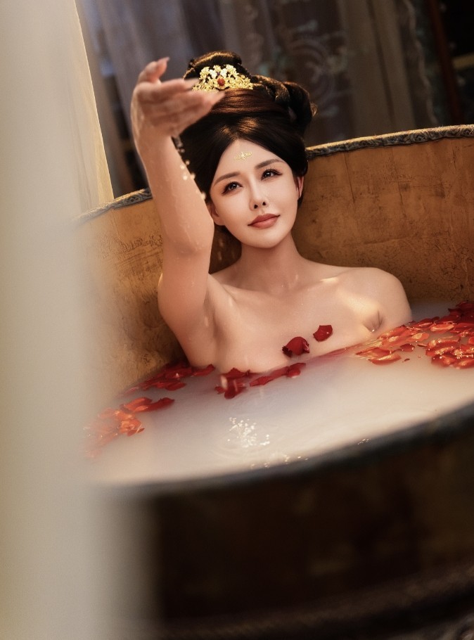 演员王昕岚（苡茉）祝影片《功夫女足》票房大卖