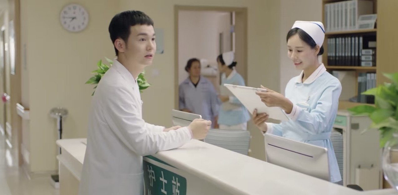 演员王昕岚（苡茉）祝影片《功夫女足》票房大卖