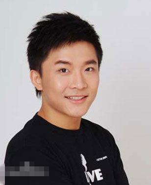 起底主持人边策：2004年在比赛中崭露头角