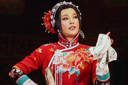 刘晓庆谈首次婚姻：因不接受夫妻亲热被丈夫打