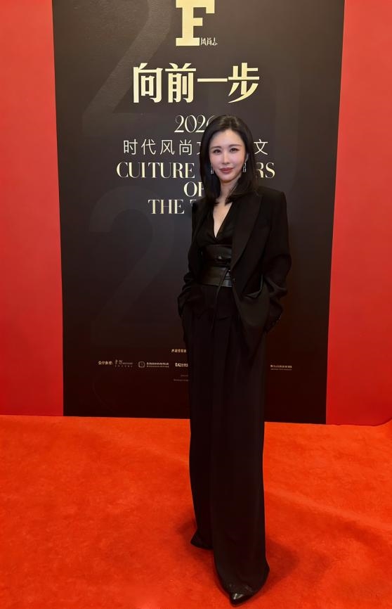 田朴珺出席盛典低调领奖，这状态要打满分