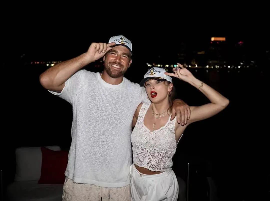 泰勒·斯威夫特官宣和男友NFL球星特拉维斯订婚 配上新歌点燃全网热议