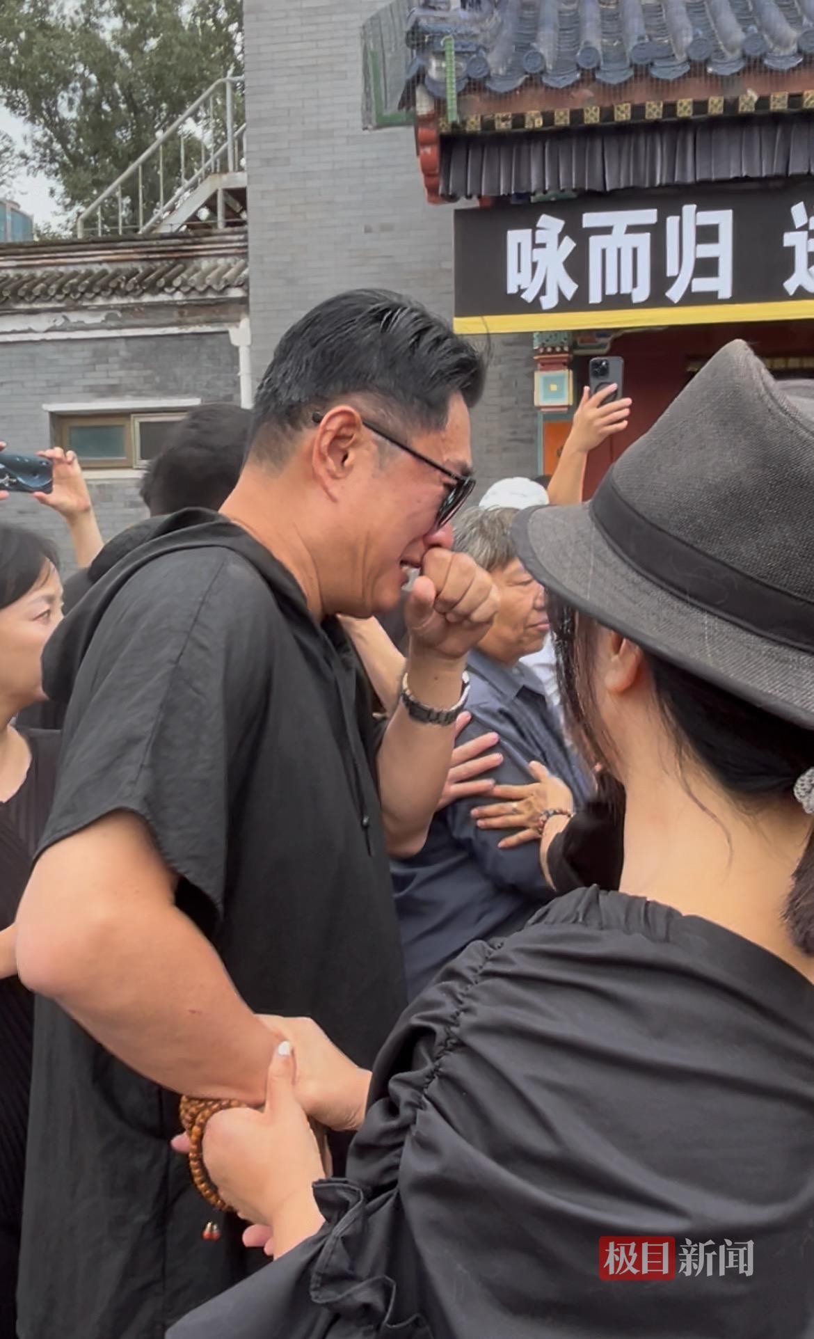 千百惠告别仪式举行 黄安现场痛哭：统一的时候我会告诉她