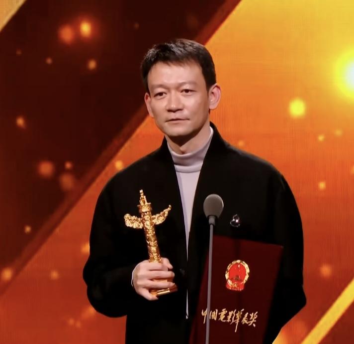 郭帆再获华表奖，透露沈腾刚在《流浪地球3》片场“灰头土脸”