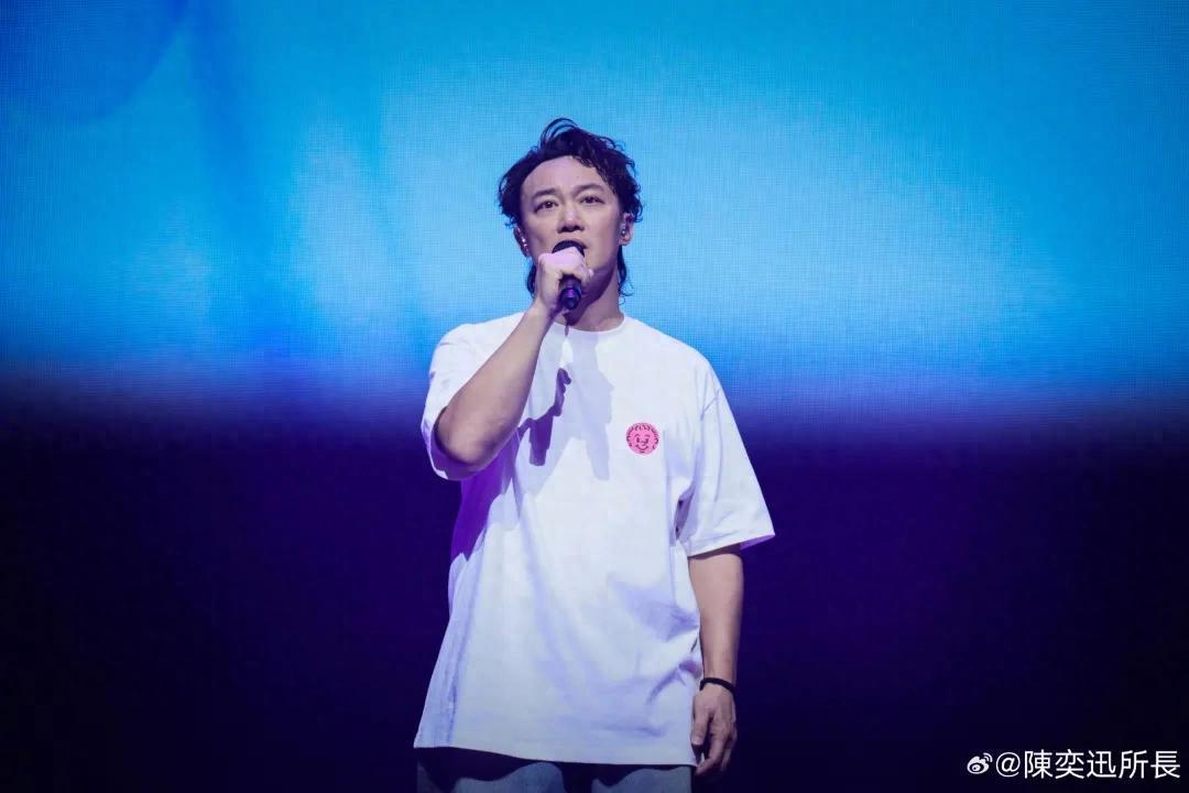 陈奕迅首次公开袒露毕生遗憾 错过张国荣两场演唱会