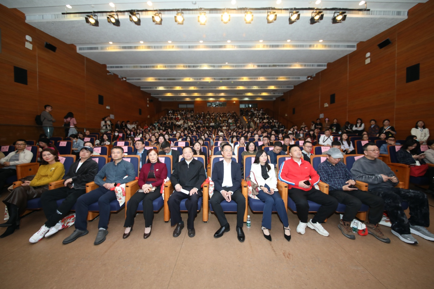 “鲜香俱全”“干货满满”！粤产头部美食IP《老广的味道》迎十周年庆典